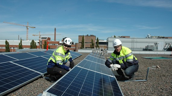 Caverion asentaa aurinkosähköjärjestelmät Varman kahteen kiinteistöön Helsingissä